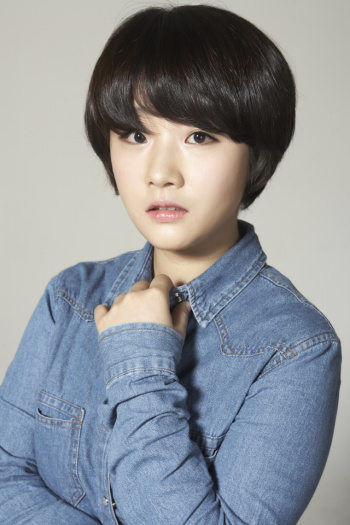 Jun Yoon-Ji (actress)-p01.jpg