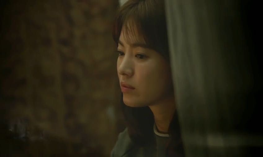 Descendants of the Sun - EP5  Song Joong Ki Saves Song Hye Kyo From A Car  [Eng Sub] 