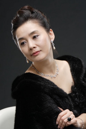 File:Lee Eung-Kyung-p2.jpg