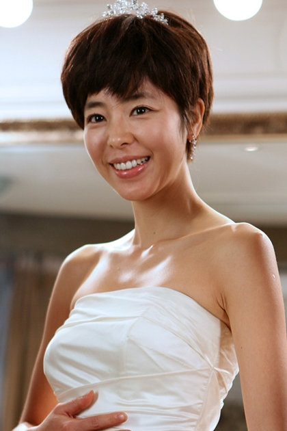 Gyu-ri Kim, is a South Korean actress, formerly known as Min-sun Kim. - Gyu-ri_Kim_(08-16-1979)-p3