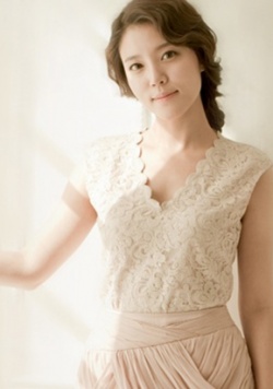 Jung Si-A-p1.jpg
