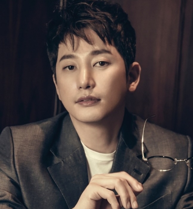 Park Si-Hoo-1978-p1.jpg