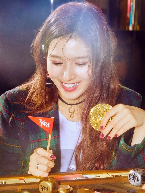 Sana (TWICE)-p1.jpg