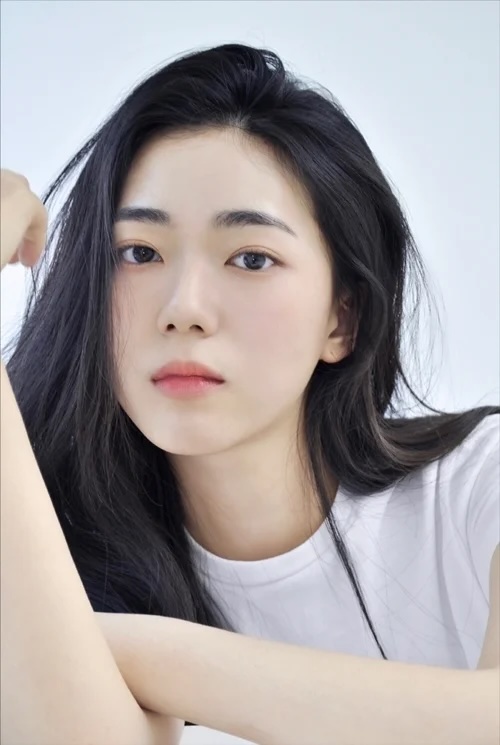 Kim Ji-Woo-2002-p1.jpeg