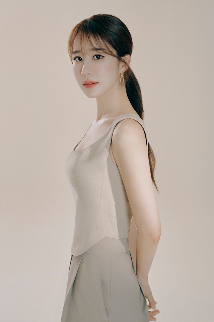Yoo In-Na-1982-p01.jpg