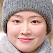 Confidence Queen-Chu Ha-Yeon.jpg