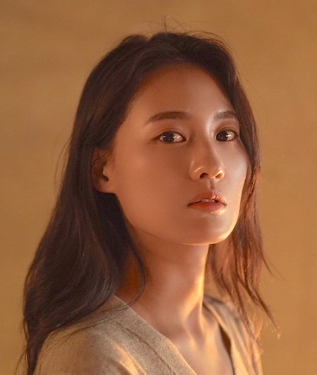 Son Hyun Ji-1991-p1.jpg