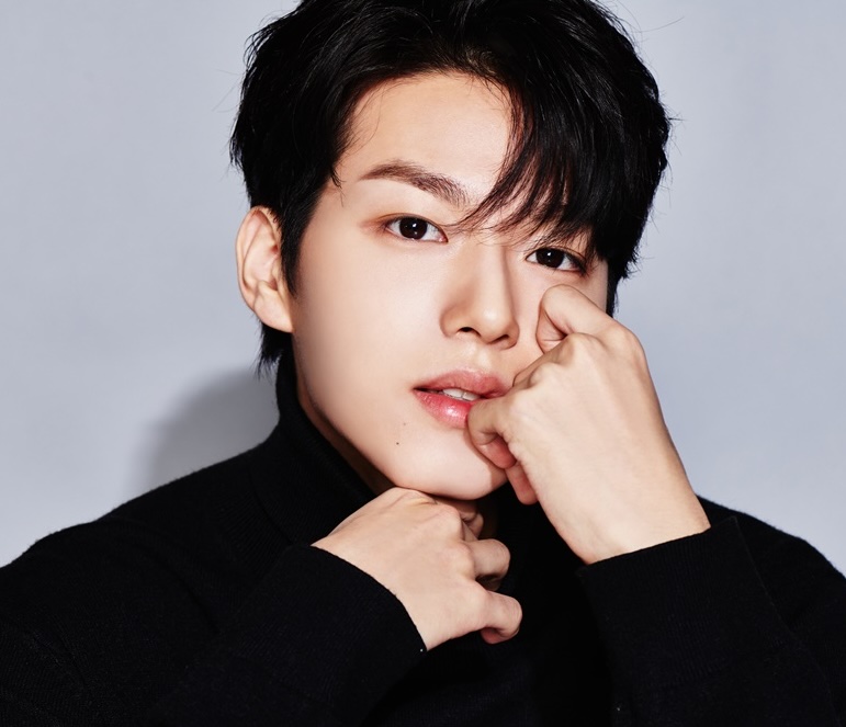 Lee Jin-Woo 2004-p.jpg