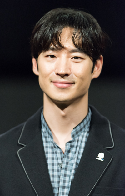 Hoon ji actor lee Lee Ji