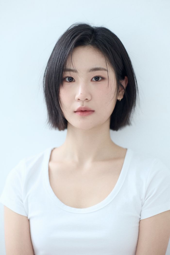 Doo Yoon-Bee-1997-p1.jpg