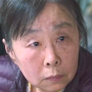 Hunter With A Scalpel-Sung Jeong-Seon.jpg