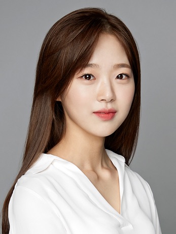 Kim Si-Eun (1999)-p1.jpg