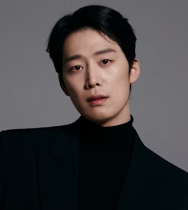 Lee Ga-Sub-1991-p1.jpg
