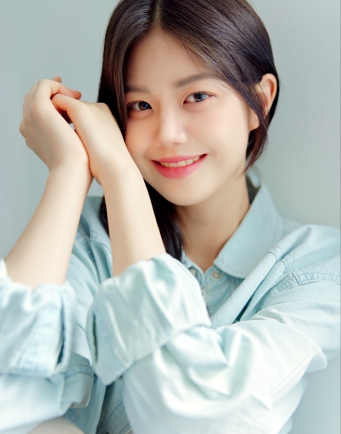 Lee Hyun-Kyung-1997-p1.jpg