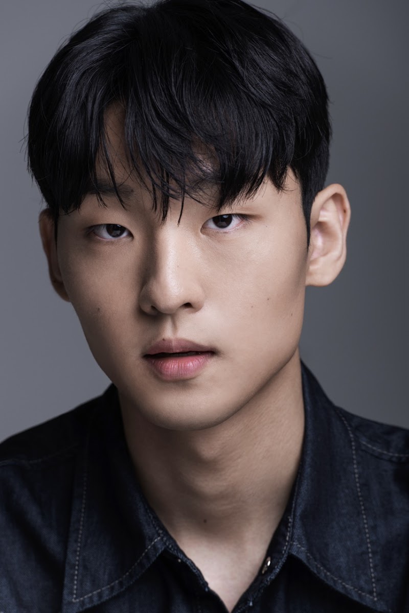 Kim Seong-Guk-2001-p1.jpg