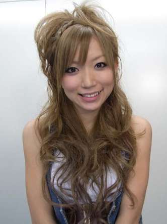 Mari Komatsuzaki-p1.jpg