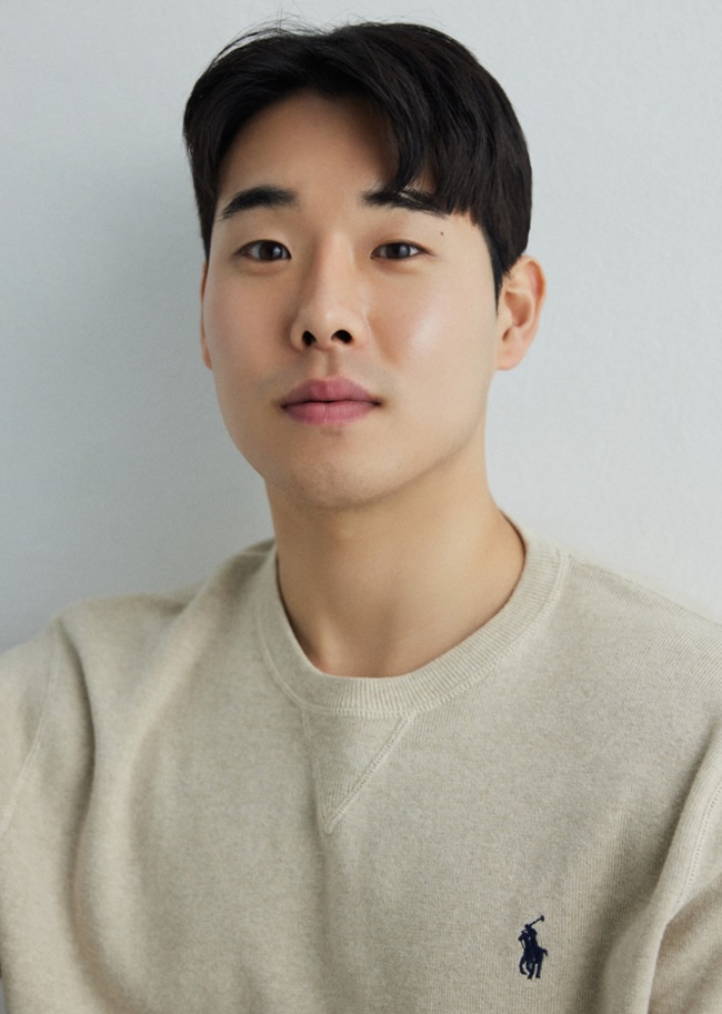 Son Mu-Hyung-2001-p1.jpg