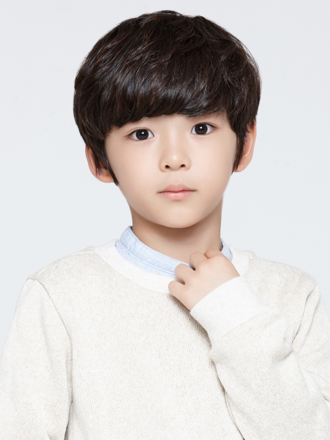 Kim Ji-Woo (2011)-p1.jpg