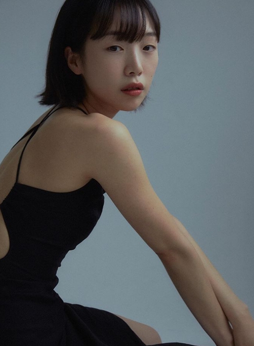 Lee Yoon-Zi-1993-p1.jpeg