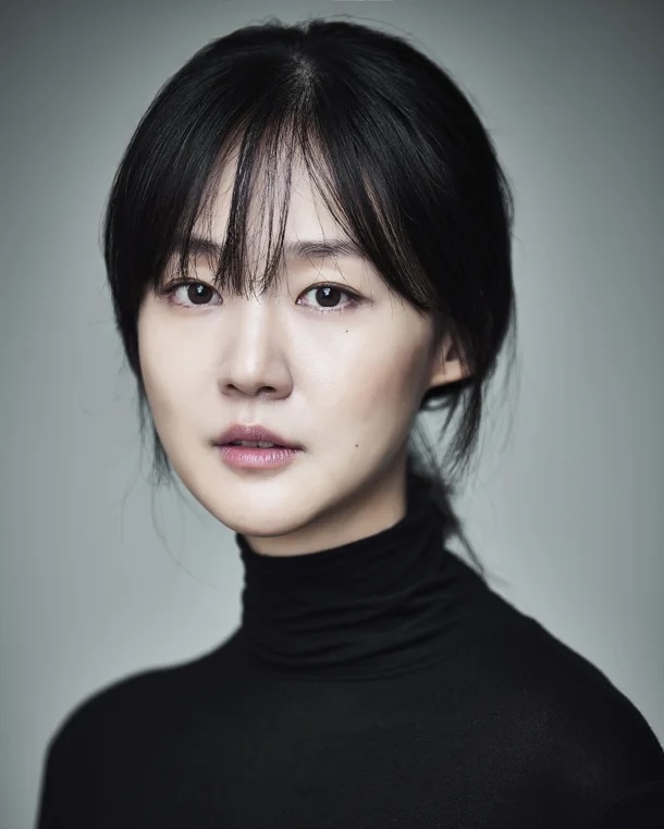 Park Ye-Young-1989-pr1.jpeg