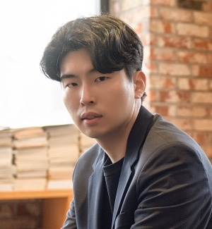 Hur Jung-Jae-director-p1.jpg