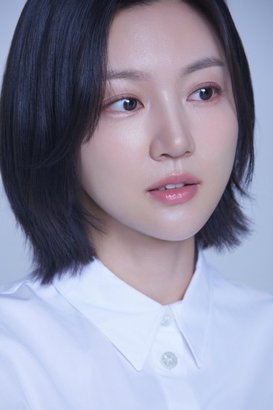 Ha Yeon-Joo-1987-p01.jpg
