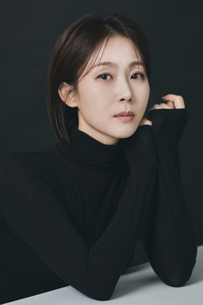 Son Ji-Yoon-1983-pr1.jpg