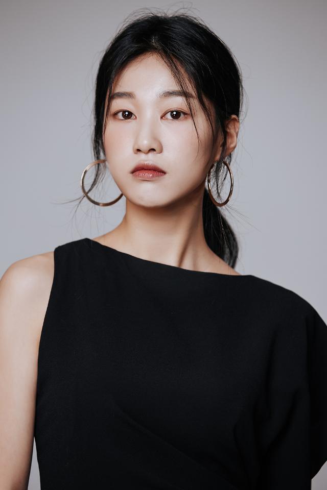 Ha Yoon-Kyung (1992)-p01.jpg
