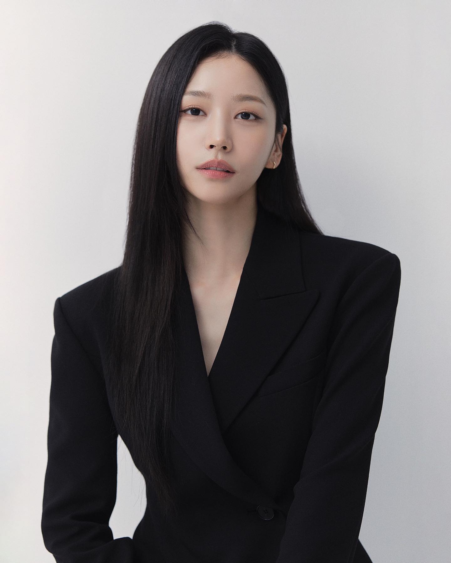Lee Hwa-Kyum-1995-p01.jpg