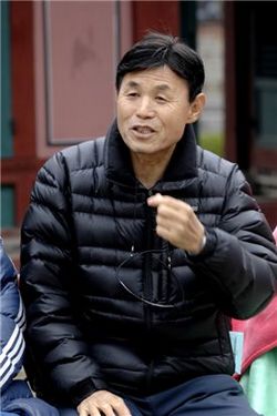 250px-Lee_Byung-Hoon_%28director%29-01.jpg